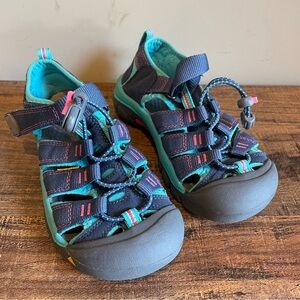 LIKE NEW Keen Kids Water Shoes / Sandals
